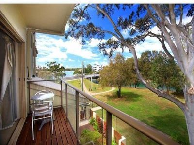 2 / 3 Bradman Avenue, Maroochydore