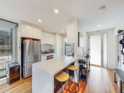 2 / 100 Kororoit Creek Road, Williamstown