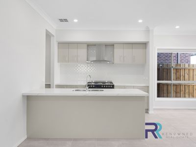 48 Conway Circuit, Aintree