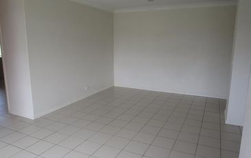 9 / 16 Barber Ave, Eastlakes