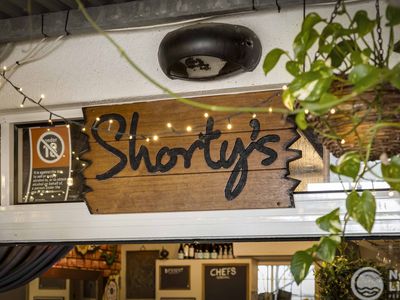 Shorty’s Restaurant & Bar