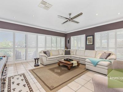 10 Riovista Way, Kirwan