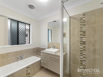 8 Savannah Chase, Burdell