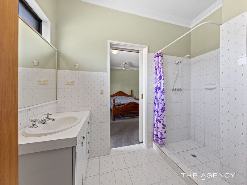 1 Blackthorne Crescent, South Lake