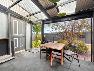 19 Dry Creek Road, Donovans
