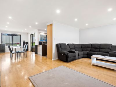 6 Ashbury Avenue, Horsley