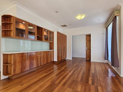 8 Paynes Road, Mount Waverley