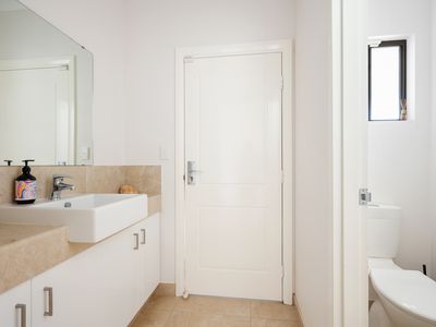 2 Pirring Way, Hannans
