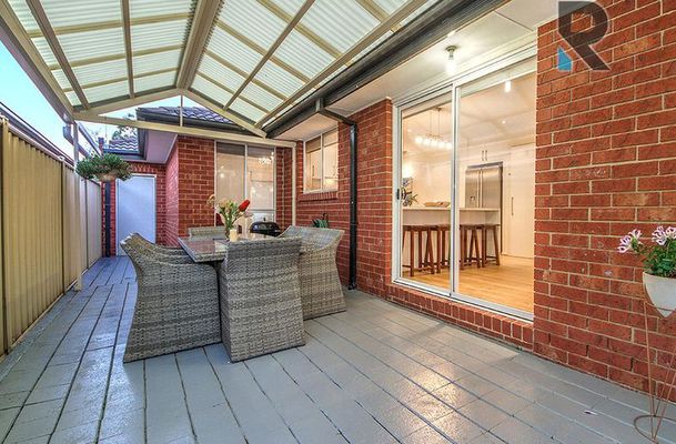 11 McKenzie Crescent, Roxburgh Park