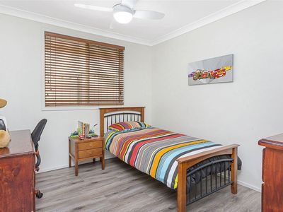 8 Downes Drive, Albion Park