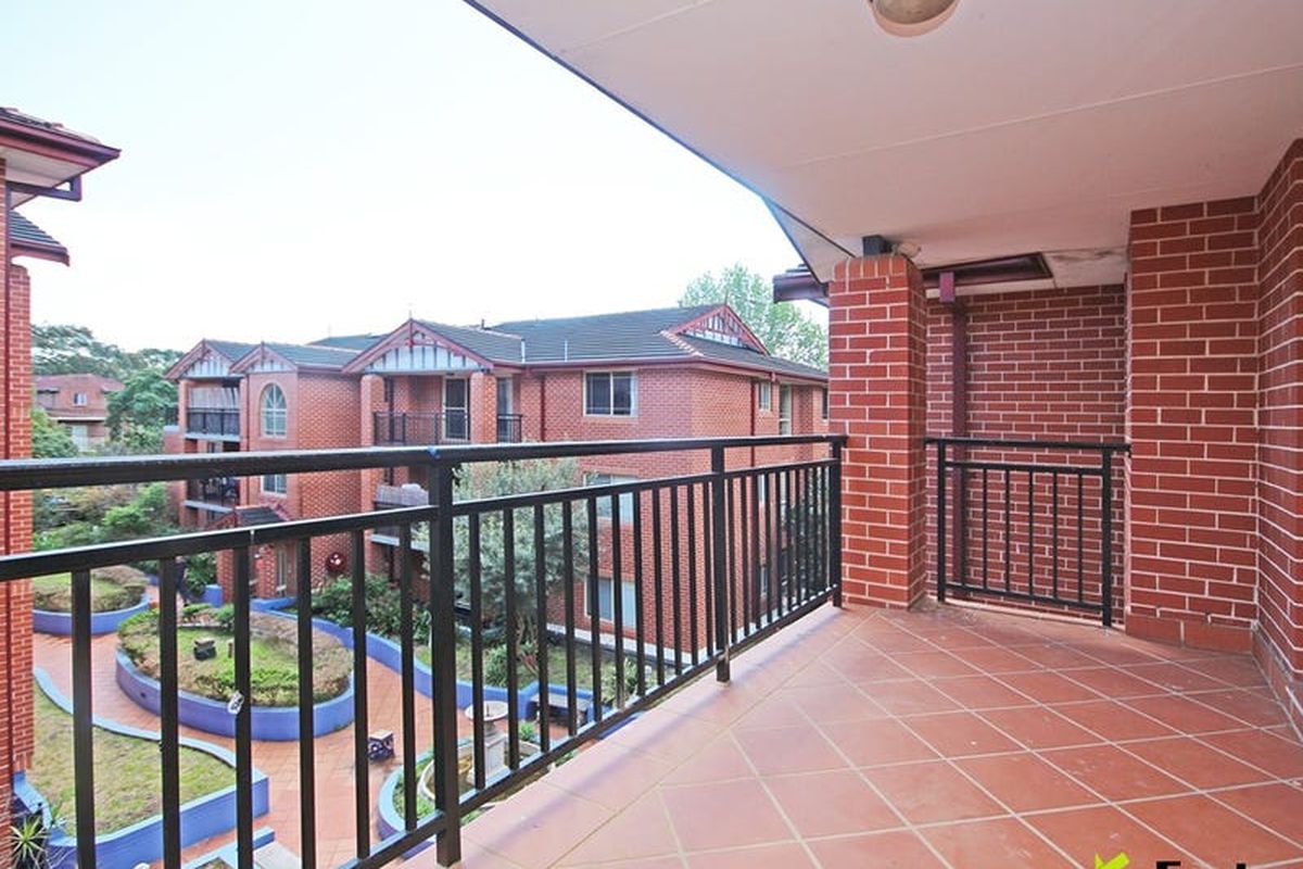 15 / 8-12 Hornsey Road, Homebush West