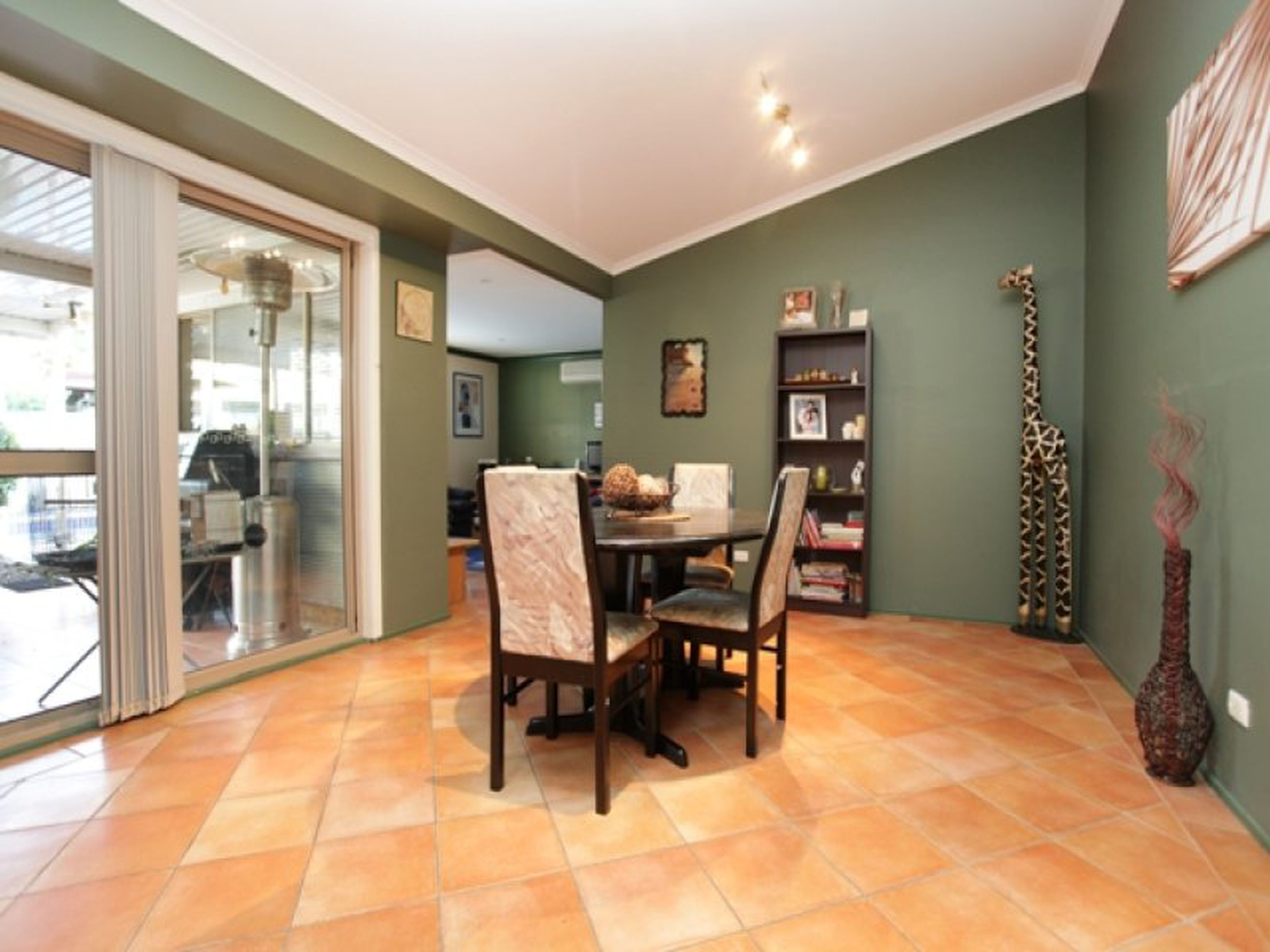 8 Jasmine Close, GLENMORE PARK