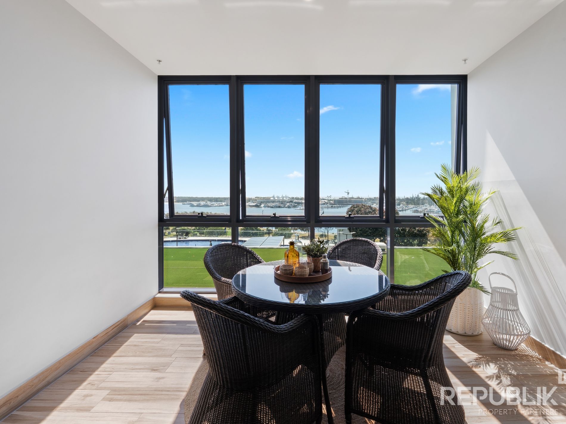 706 / 2 Como Crescent, Southport
