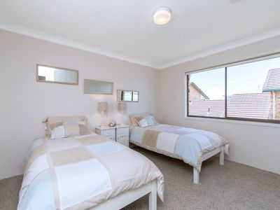 6  250 Marine Parade, Labrador