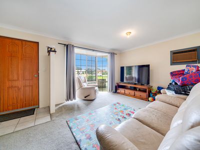 2 Beech Court, South Lake