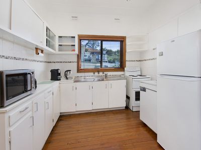 31 Lake Heights Road, Lake Heights