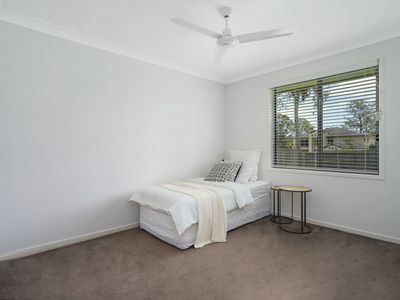 10 APRIL CRESCENT, Bridgeman Downs