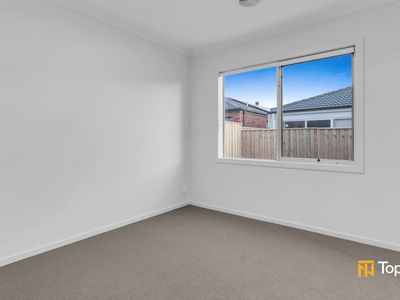 8 Prosecco Street, Wollert
