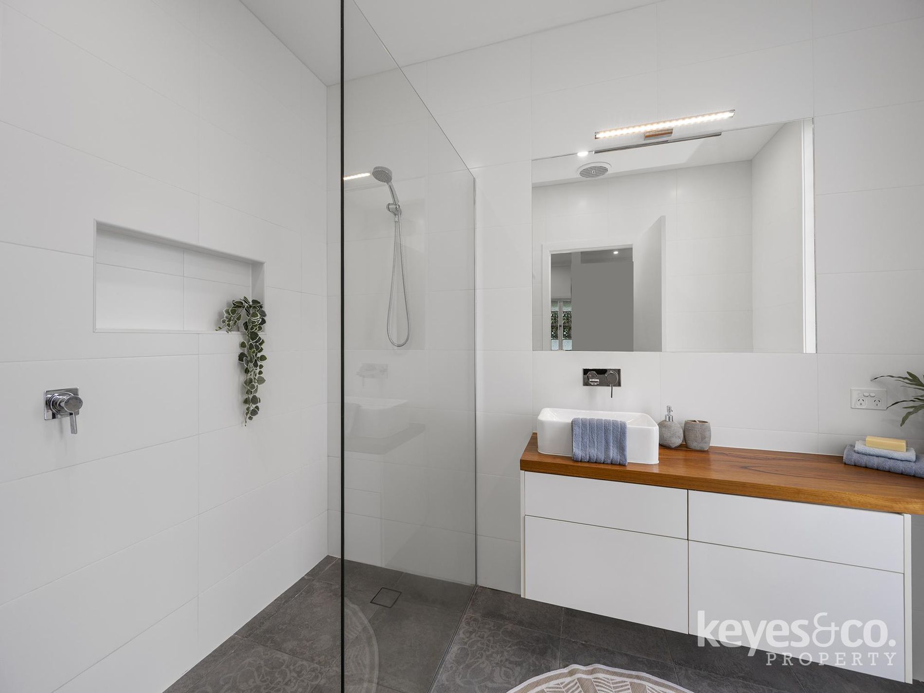 28 Townsend Street, Mysterton