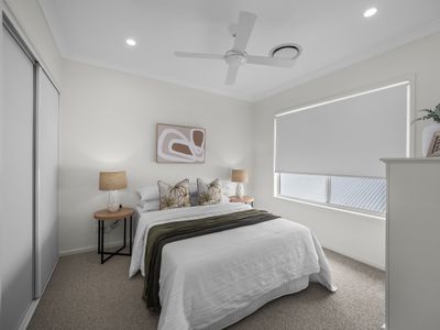 5 Lord Howe Circuit, Banya