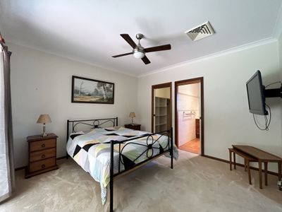 2 Barracks Close, Dubbo