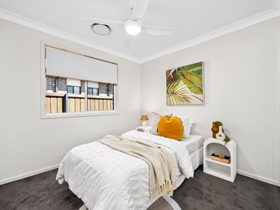 2 / 4 Caputar Way, Lochinvar