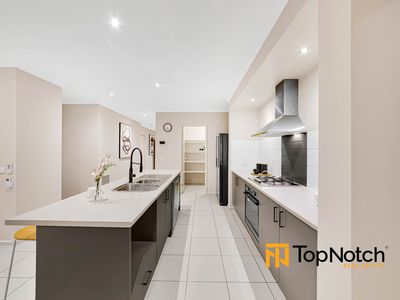 18 Sanctum Circuit, Doreen