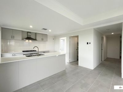 12 Oxley Street, Lakelands