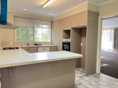 11 Walton Heath Crescent, Mount Waverley