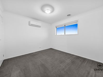 27 Strikeline Crescent, Clyde North