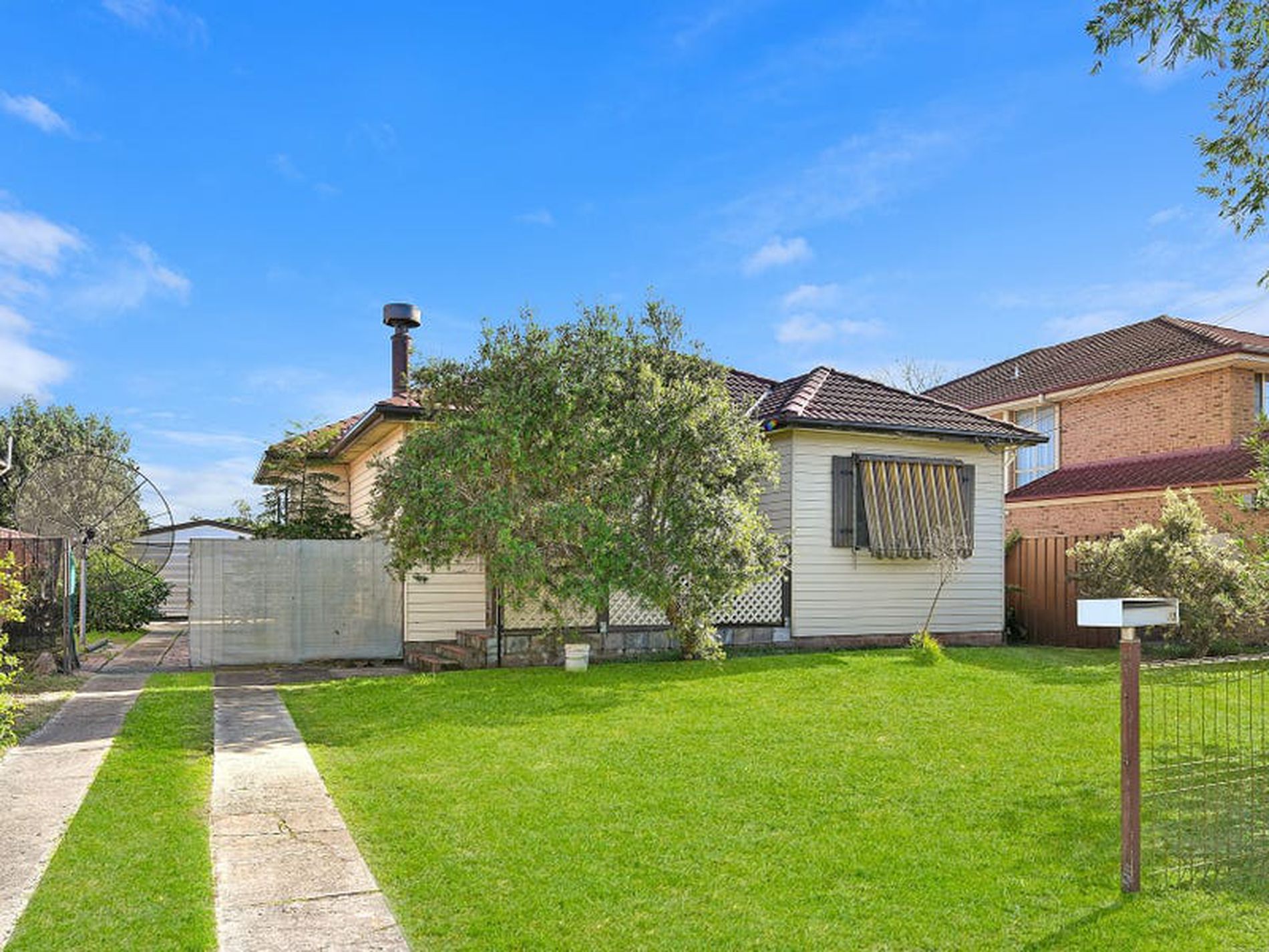 10 Messines Avenue, Milperra