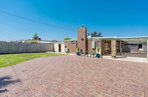 32 Bank Street, Craigieburn