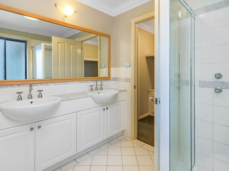 5 Etruscan Court, Glenwood