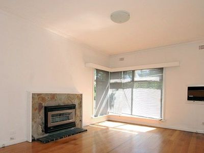 4 Meadow Crescent, Mount Waverley