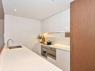 2004 / 8 Adelaide Terrace, Perth