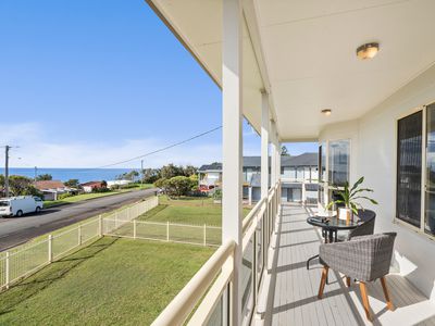 22 Sunset Strip, Manyana