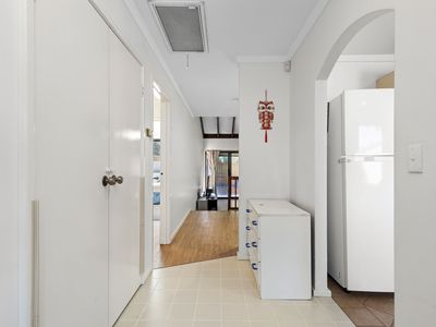 2 / 26 Earlston Way, Booragoon