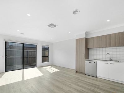 6 BRUSHTON STREET, Manor Lakes