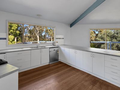 35 Hillcrest Avenue, North Narooma