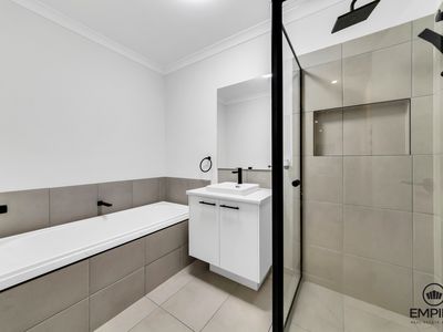 16 Modern Avenue, Clyde North