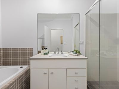 24 24 Barrington Crescent, Wakerley