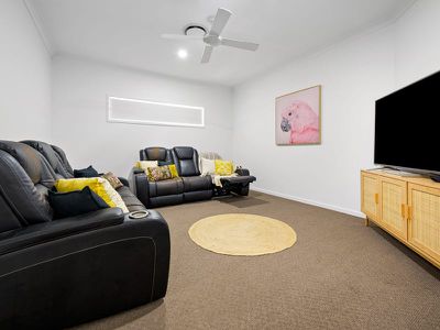 15 Chinaberry Crescent, Upper Coomera