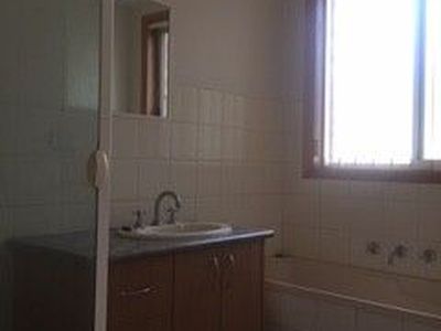 1/4 Fell Court, Altona Meadows