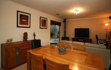 6 Hampton Court, Beaconsfield