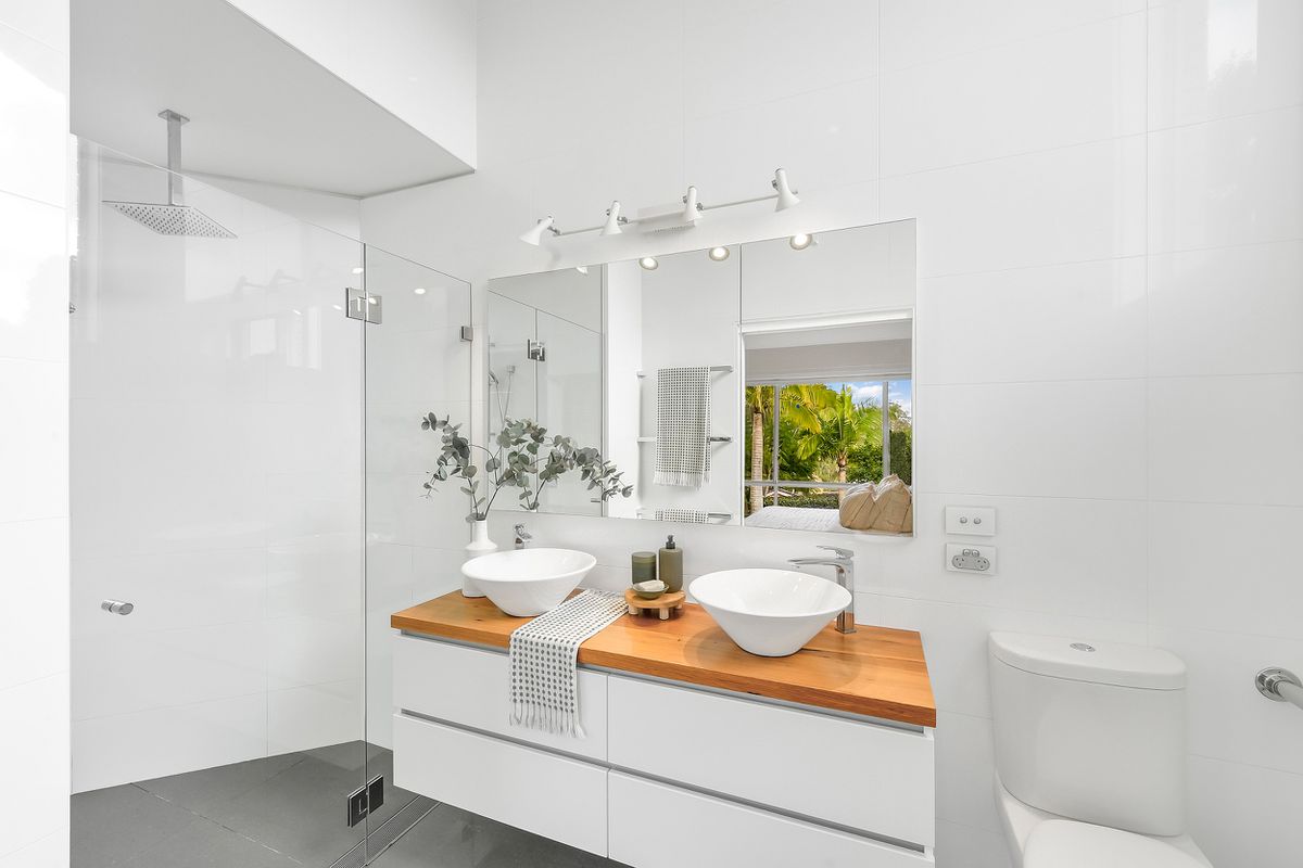 6 Robinia Parade, Springfield