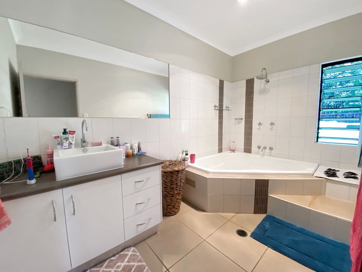 2 Larfield Close, Atherton