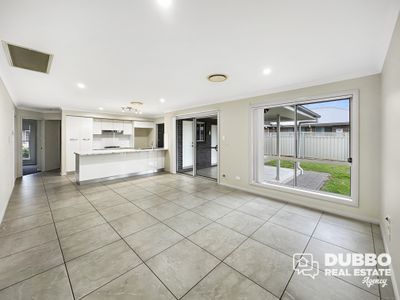 1 Apsley Crescent, Dubbo