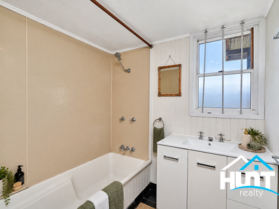 11 Thomas Street, Cairns North