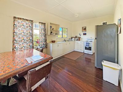 7 ROSE STREET, Atherton