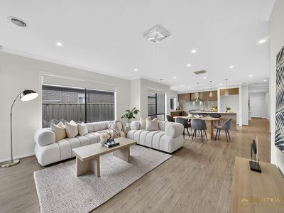 14 Pepita Crescent, Manor Lakes